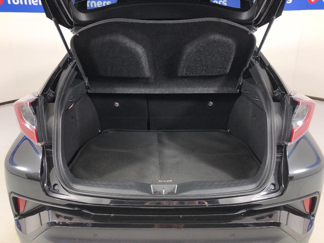 Photo '14' of Toyota C-HR Photo '14' of Toyota C-HR