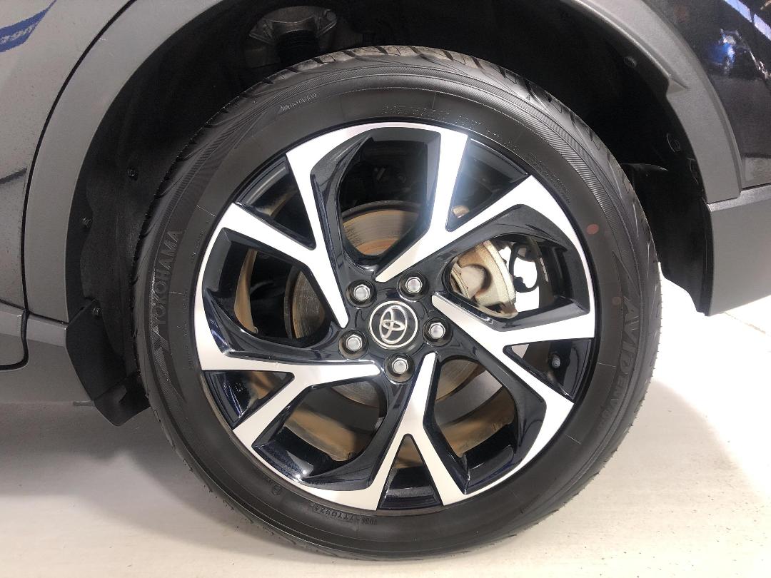 Photo '11' of Toyota C-HR Photo '11' of Toyota C-HR