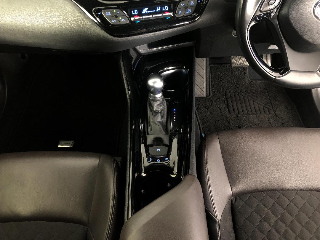 Photo '18' of Toyota C-HR Photo '18' of Toyota C-HR