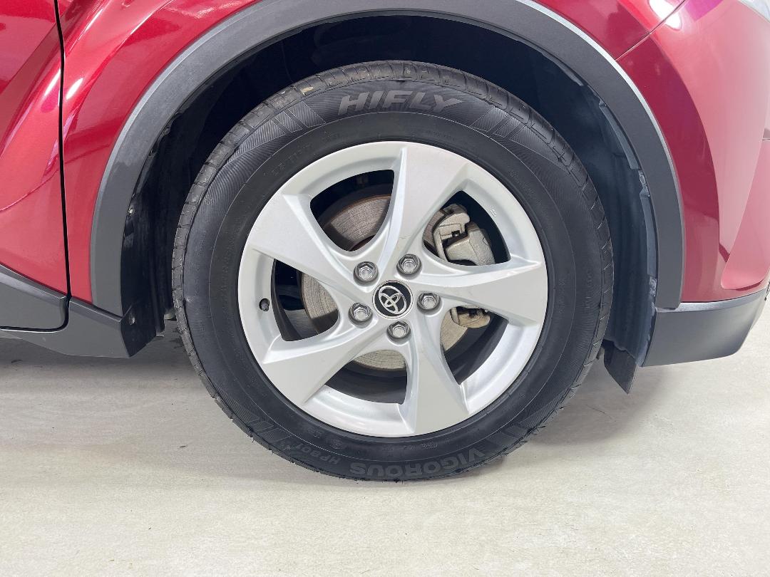 Photo '9' of Toyota C-HR