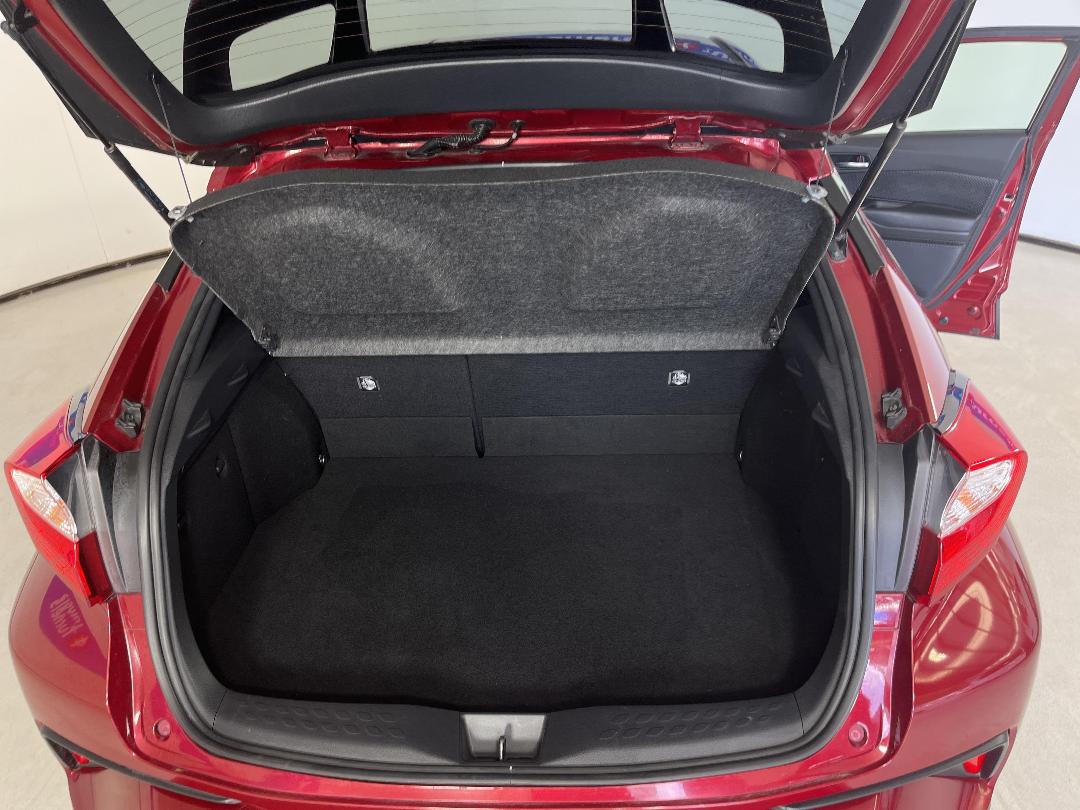 Photo '14' of Toyota C-HR