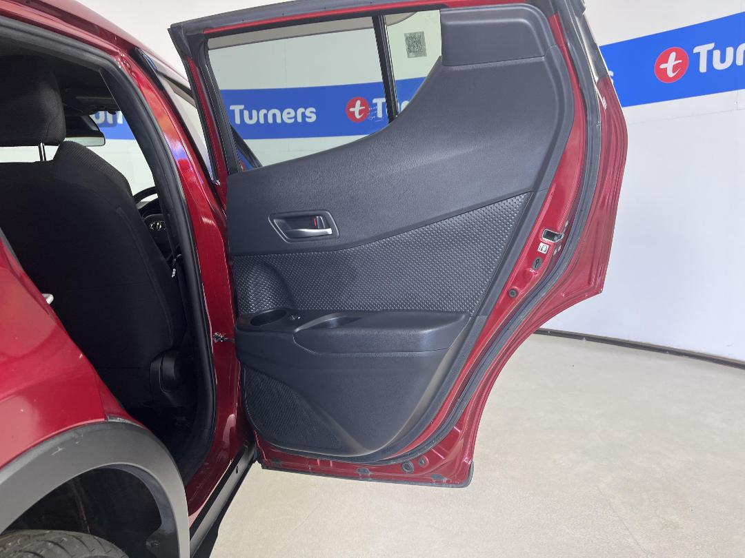 Photo '19' of Toyota C-HR