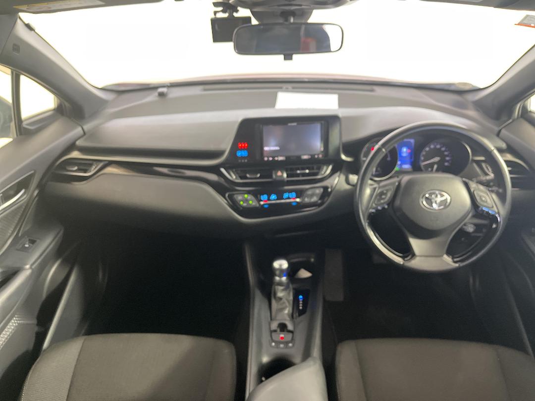 Photo '17' of Toyota C-HR