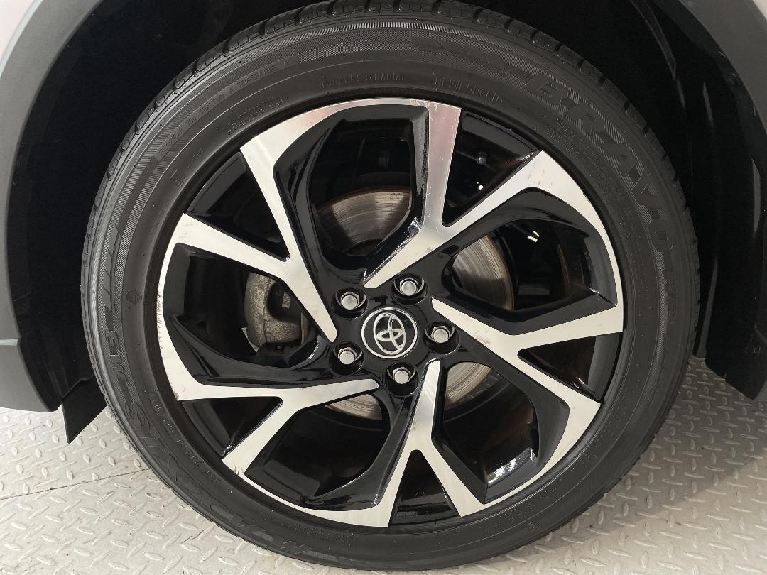 Photo '9' of Toyota C-HR