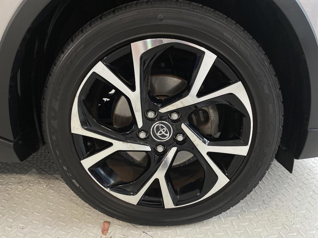 Photo '10' of Toyota C-HR