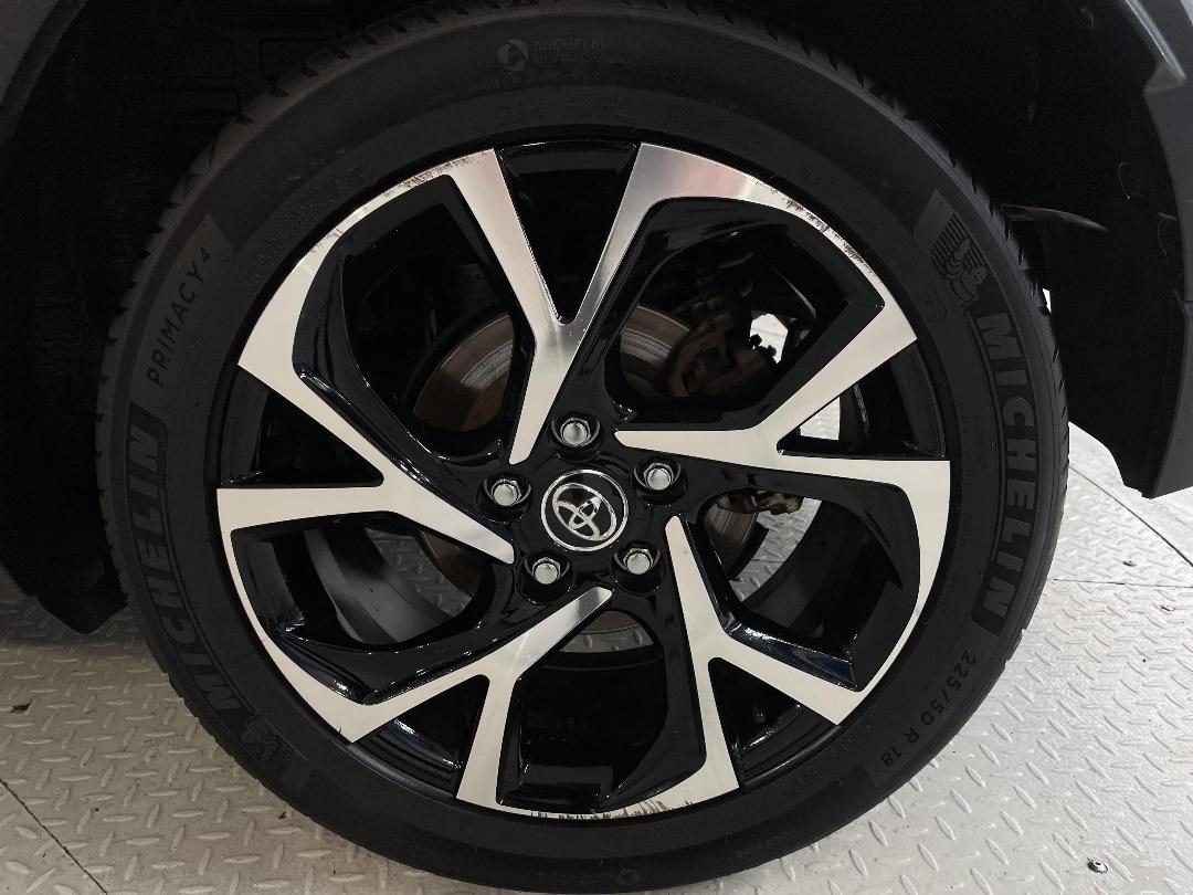 Photo '12' of Toyota C-HR