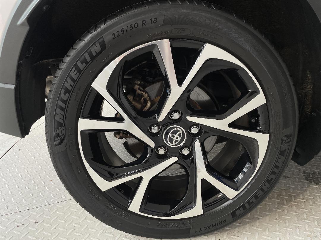 Photo '11' of Toyota C-HR