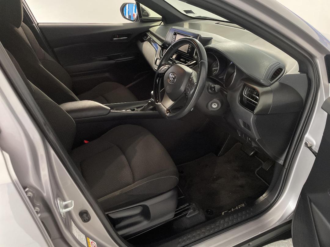 Photo '16' of Toyota C-HR