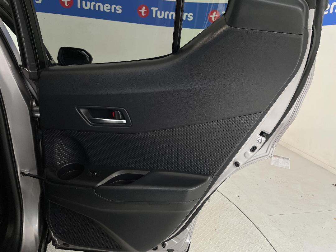 Photo '19' of Toyota C-HR