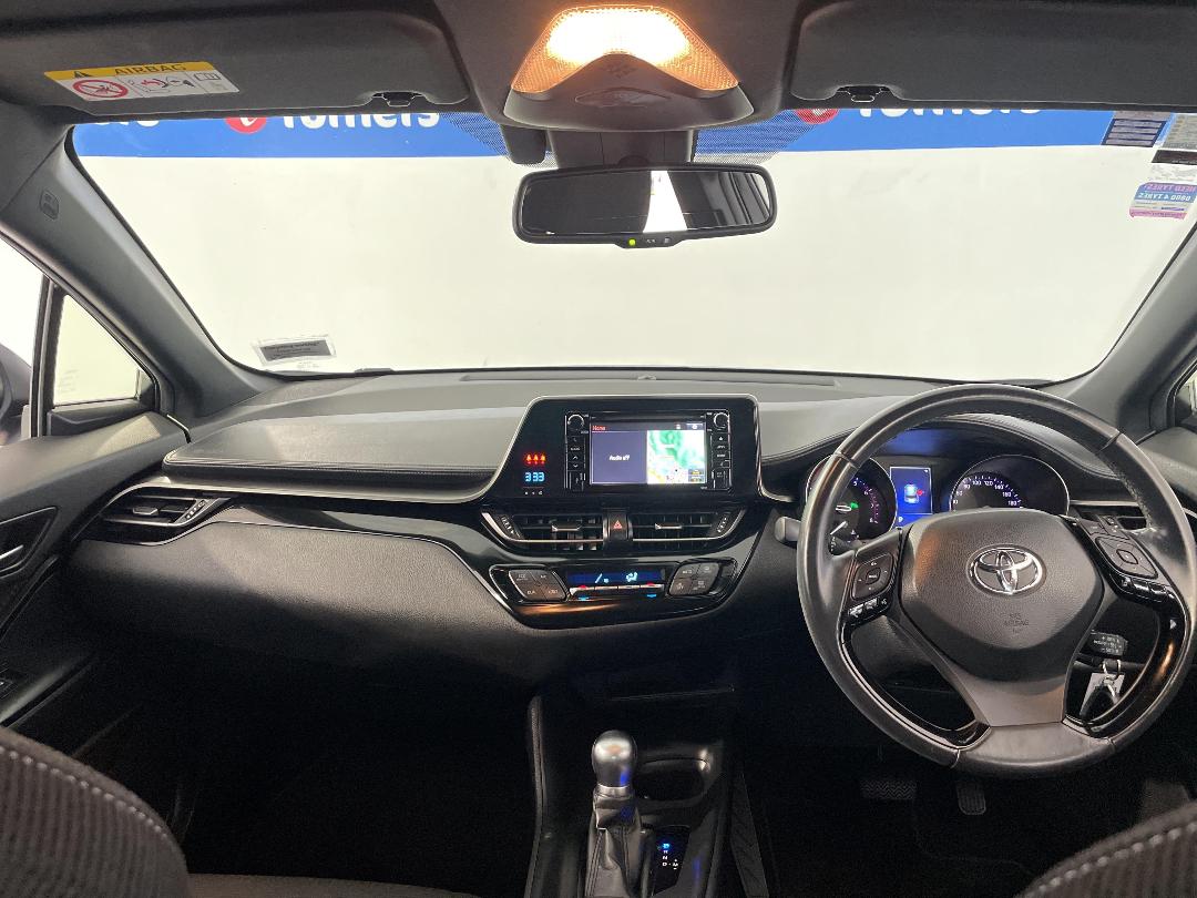Photo '17' of Toyota C-HR