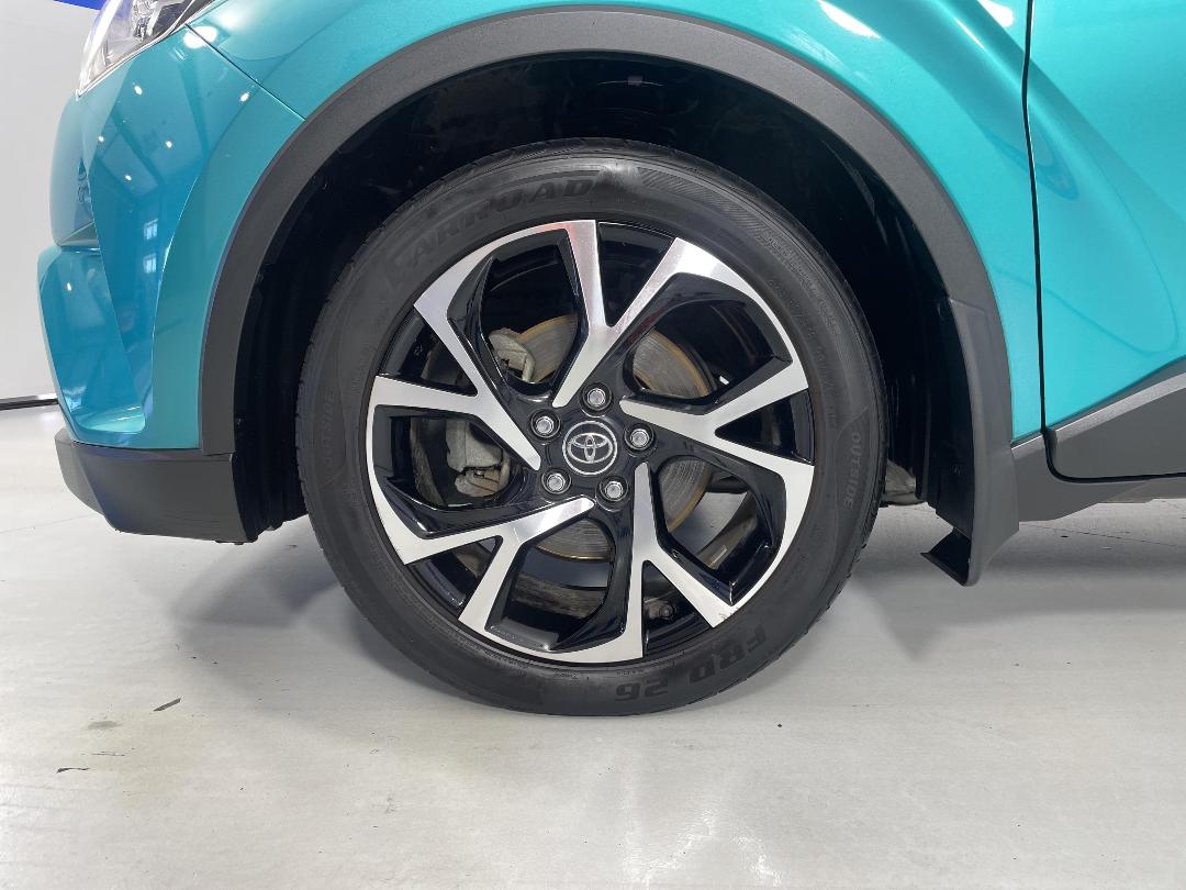 Photo '10' of Toyota C-HR Photo '10' of Toyota C-HR