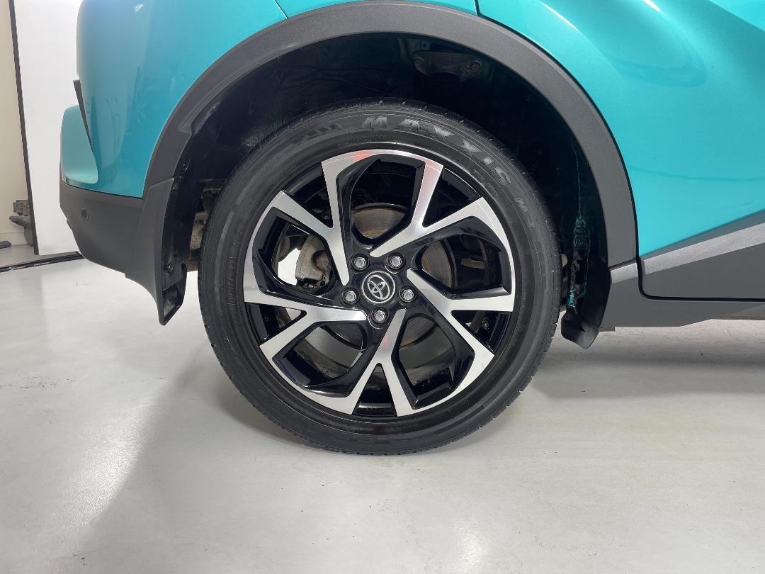 Photo '12' of Toyota C-HR Photo '12' of Toyota C-HR