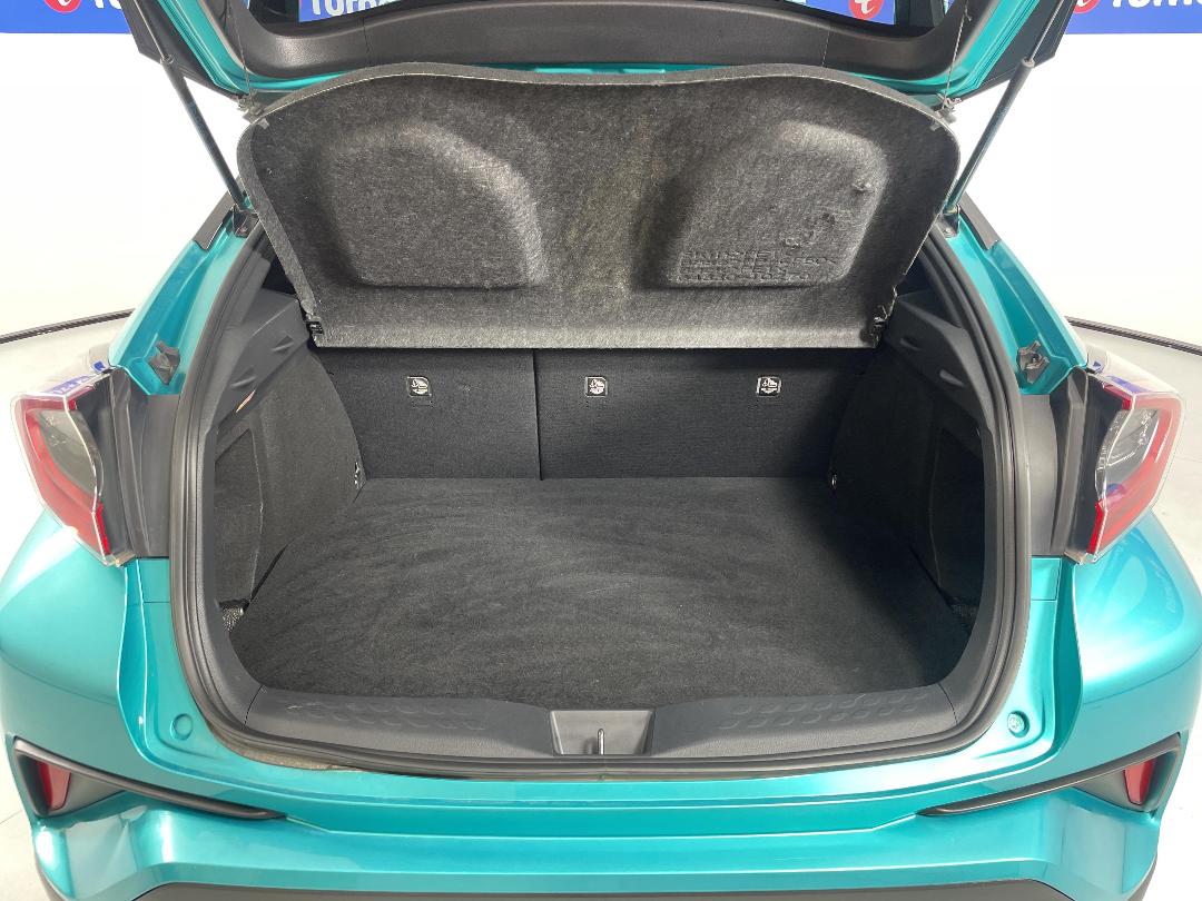 Photo '14' of Toyota C-HR Photo '14' of Toyota C-HR