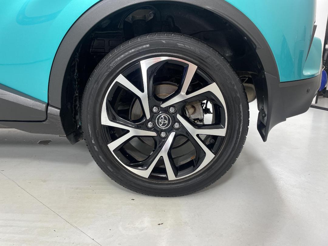 Photo '11' of Toyota C-HR Photo '11' of Toyota C-HR