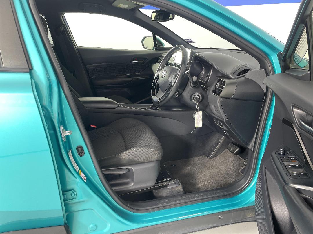 Photo '16' of Toyota C-HR Photo '16' of Toyota C-HR