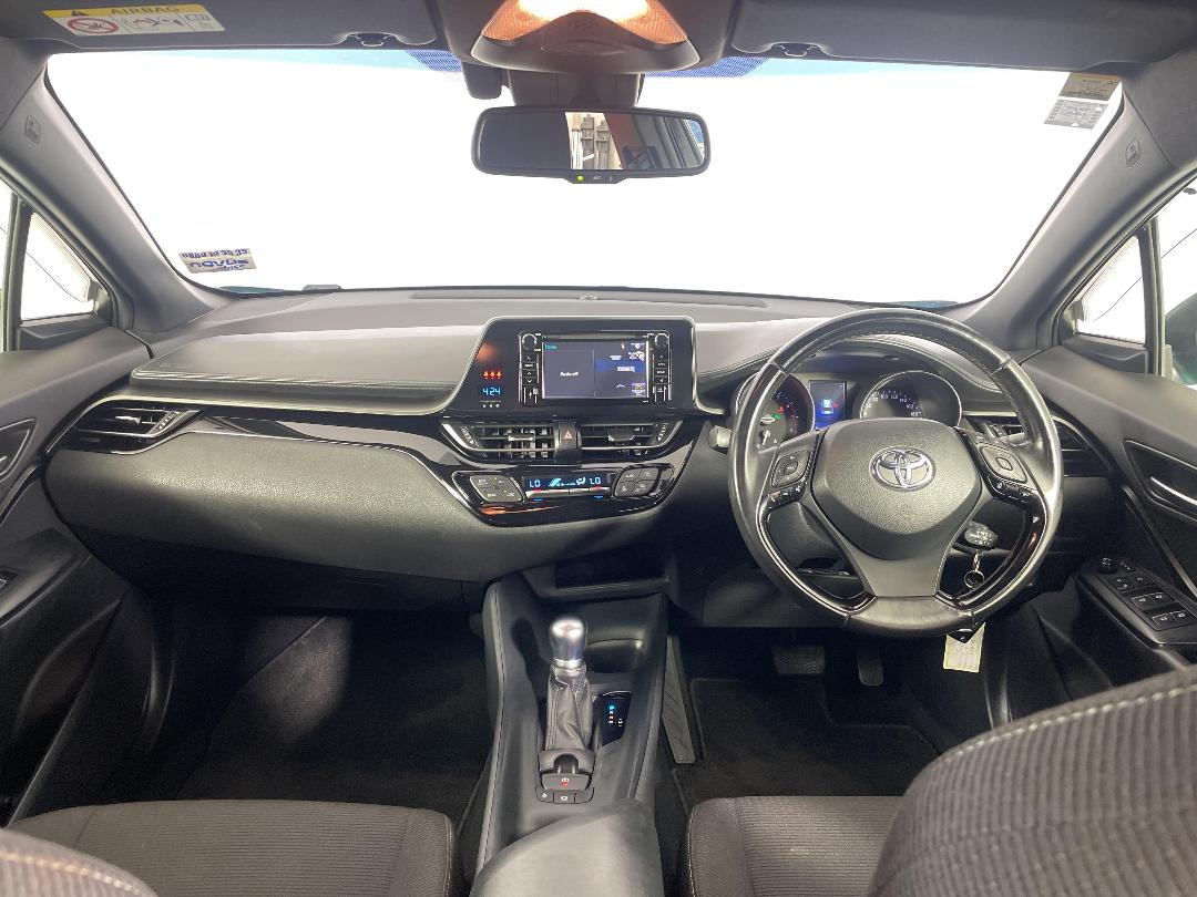 Photo '17' of Toyota C-HR Photo '17' of Toyota C-HR