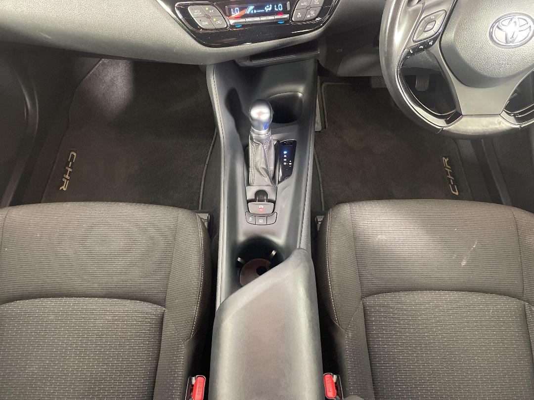 Photo '18' of Toyota C-HR Photo '18' of Toyota C-HR