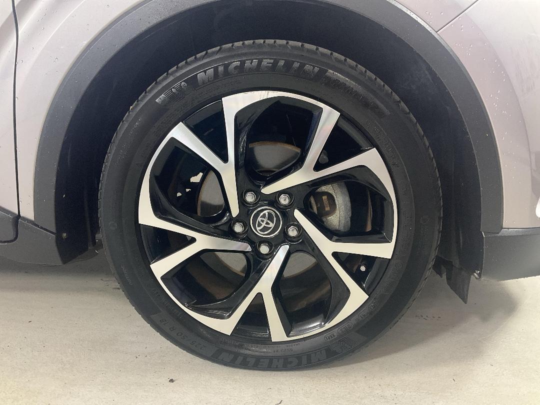 Photo '9' of Toyota C-HR