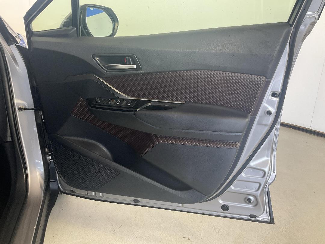 Photo '15' of Toyota C-HR