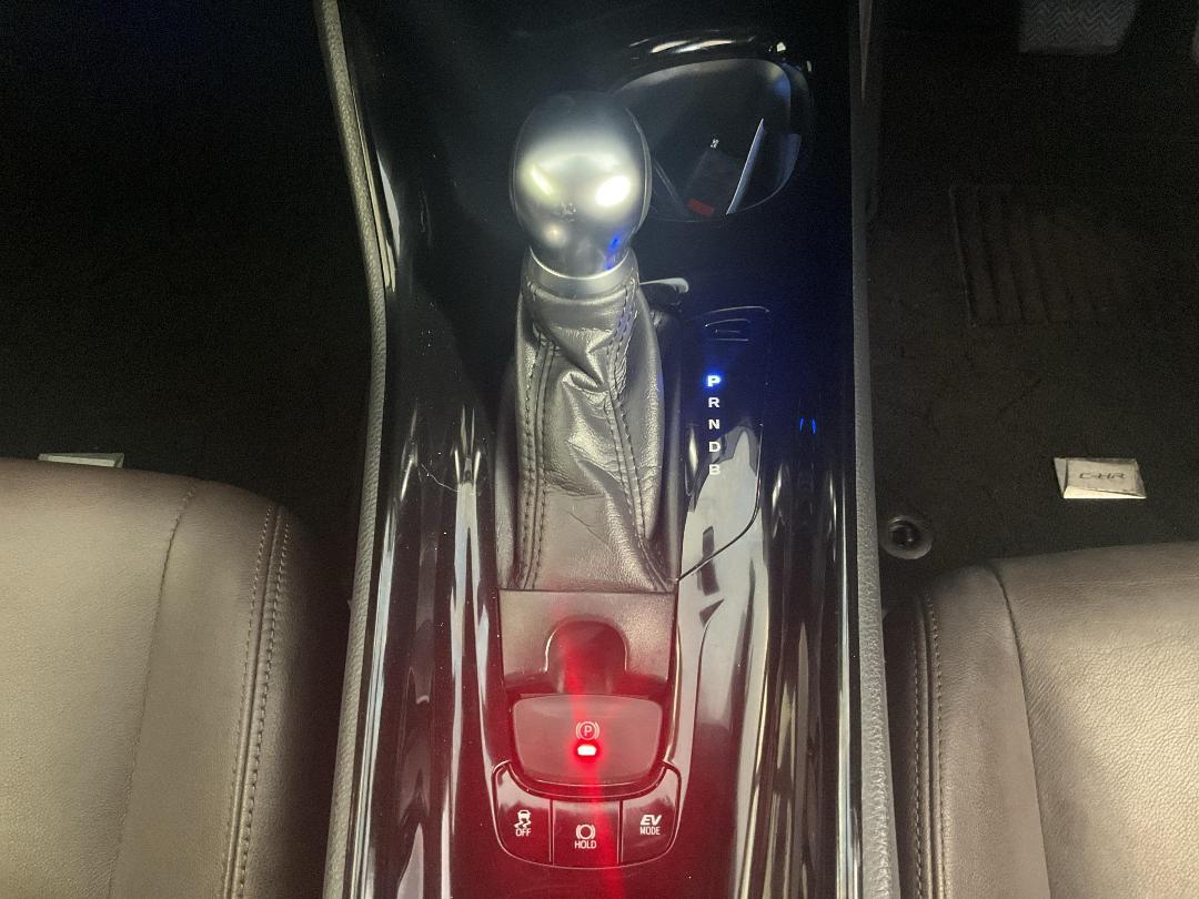 Photo '18' of Toyota C-HR