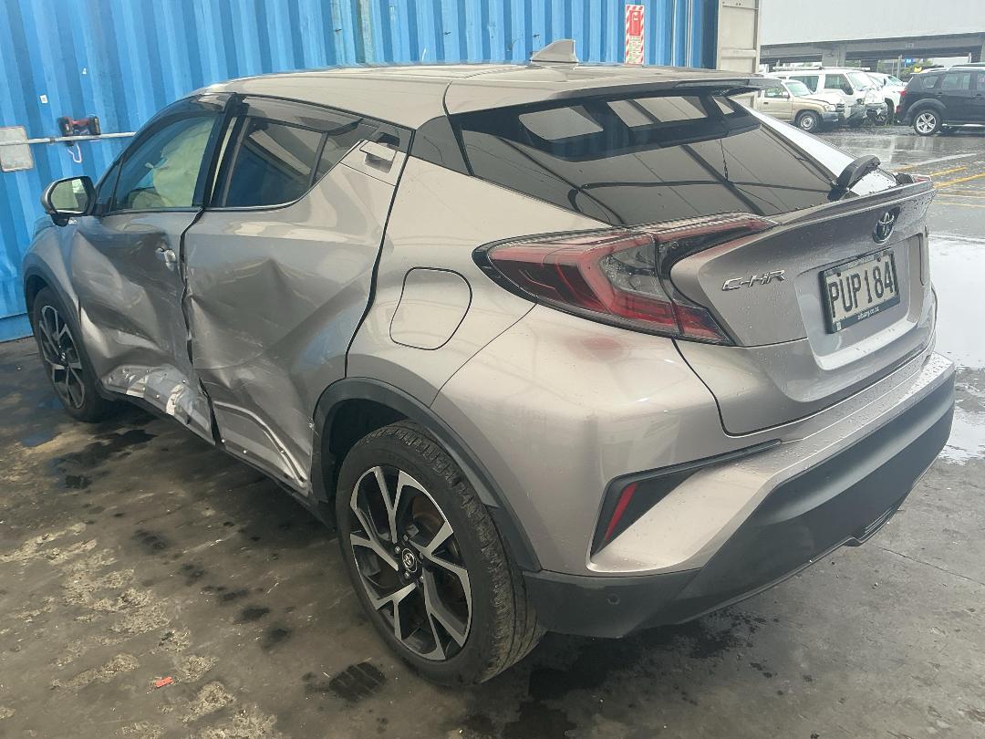 Photo '4' of Toyota C-HR