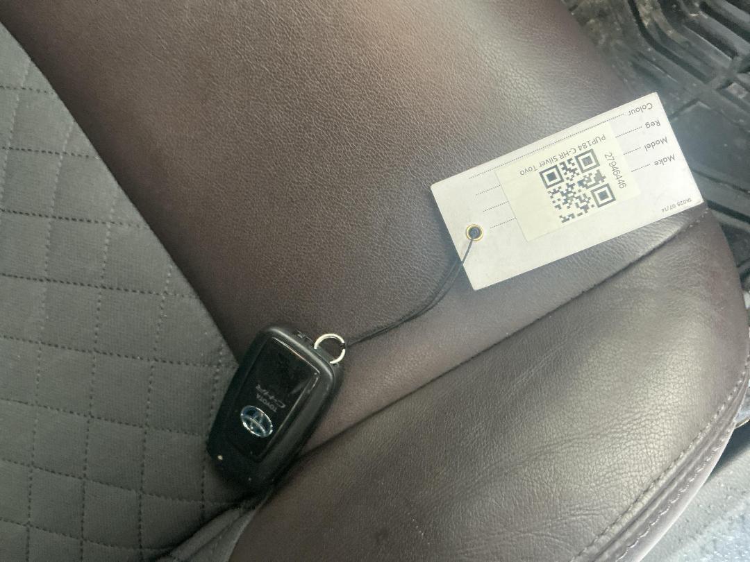 Photo '10' of Toyota C-HR