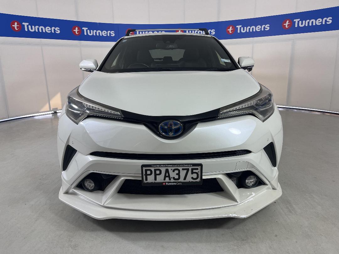 Photo '2' of Toyota C-HR Photo '2' of Toyota C-HR