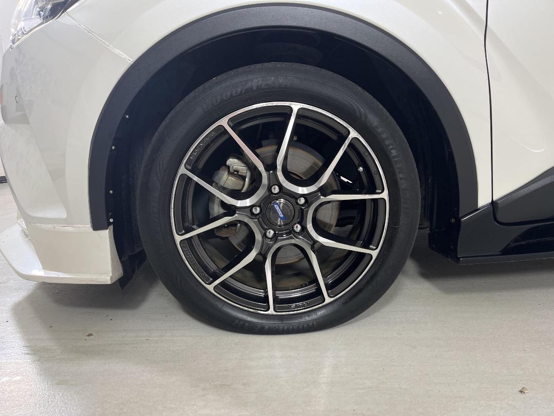 Photo '10' of Toyota C-HR Photo '10' of Toyota C-HR