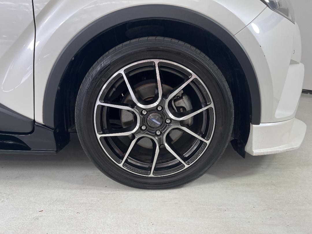 Photo '9' of Toyota C-HR Photo '9' of Toyota C-HR