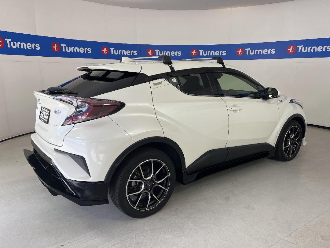 Photo '7' of Toyota C-HR Photo '7' of Toyota C-HR