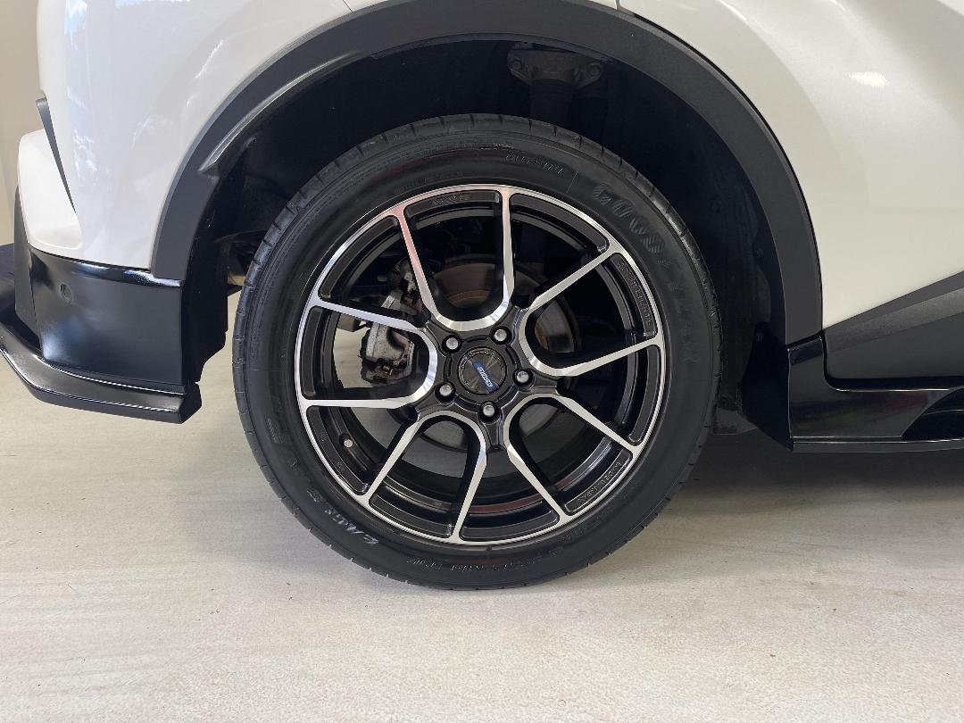 Photo '12' of Toyota C-HR Photo '12' of Toyota C-HR