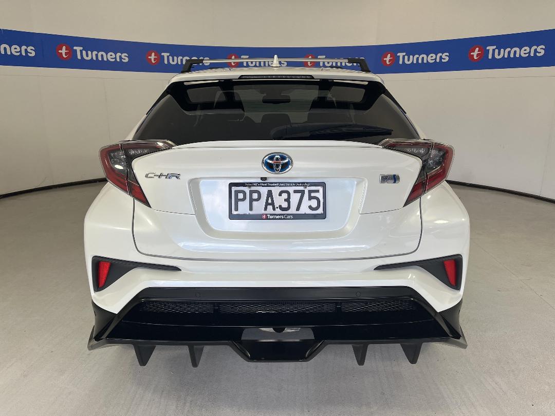 Photo '6' of Toyota C-HR Photo '6' of Toyota C-HR