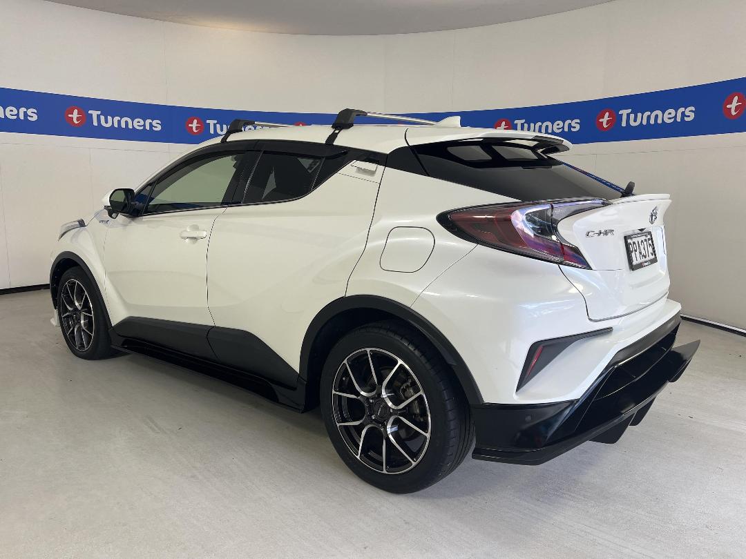 Photo '5' of Toyota C-HR Photo '5' of Toyota C-HR