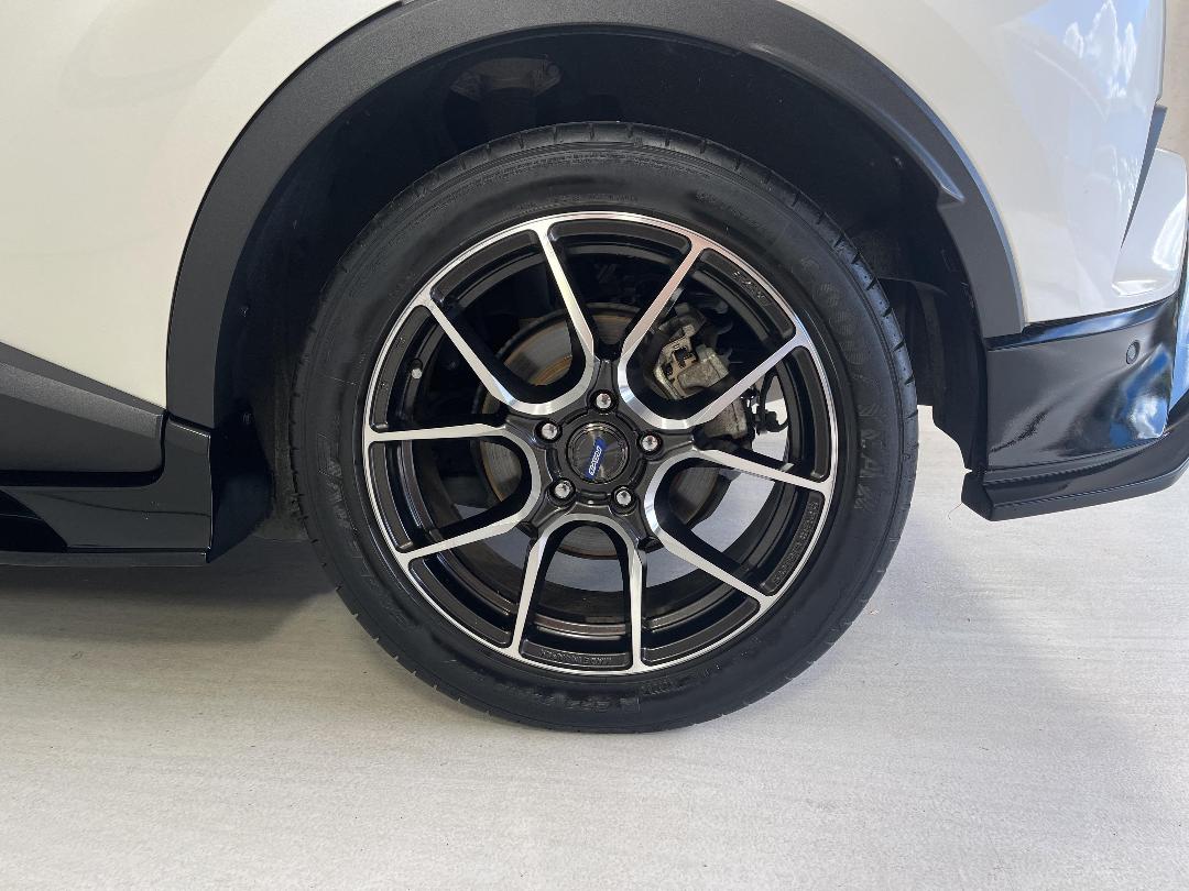 Photo '11' of Toyota C-HR Photo '11' of Toyota C-HR