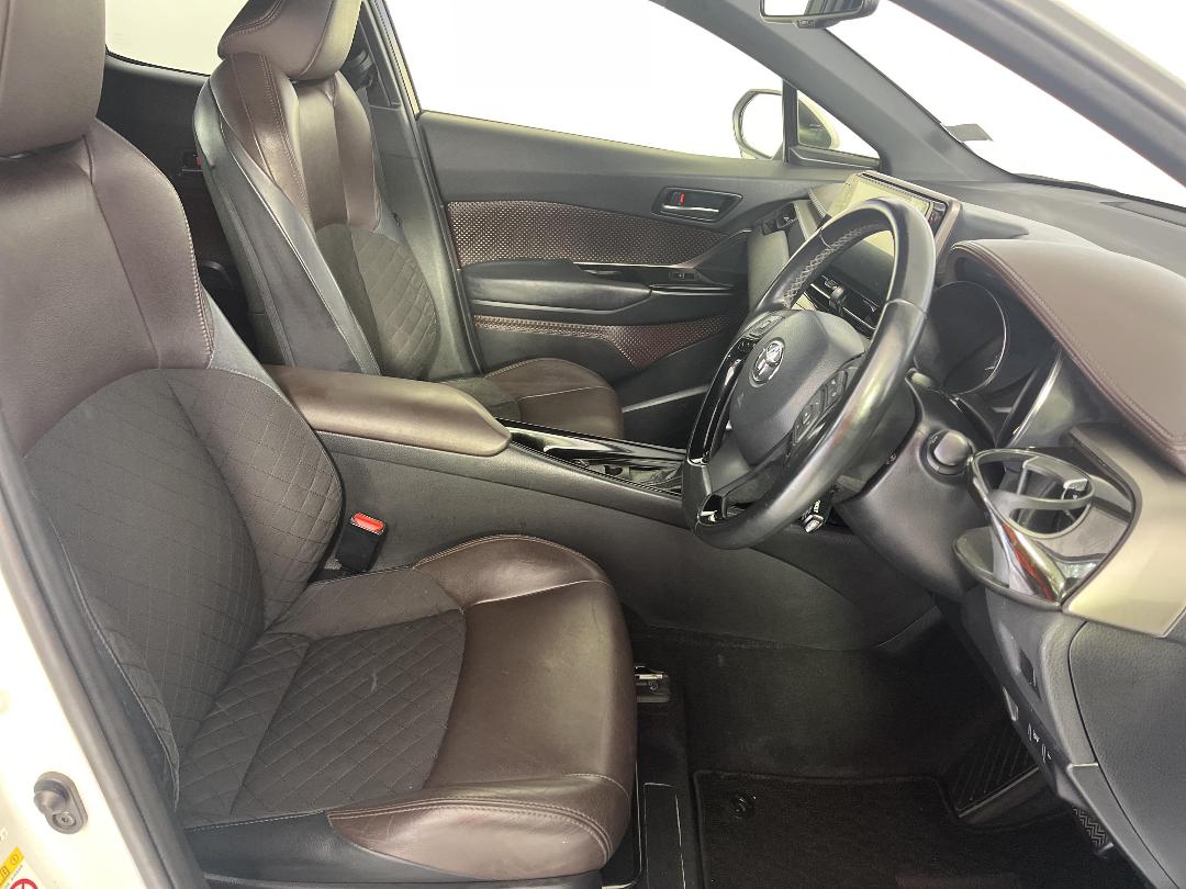 Photo '16' of Toyota C-HR Photo '16' of Toyota C-HR