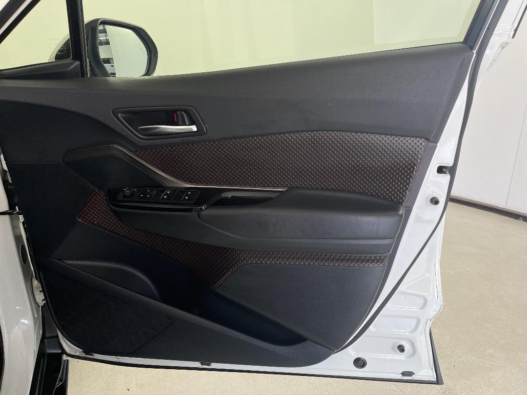 Photo '15' of Toyota C-HR Photo '15' of Toyota C-HR