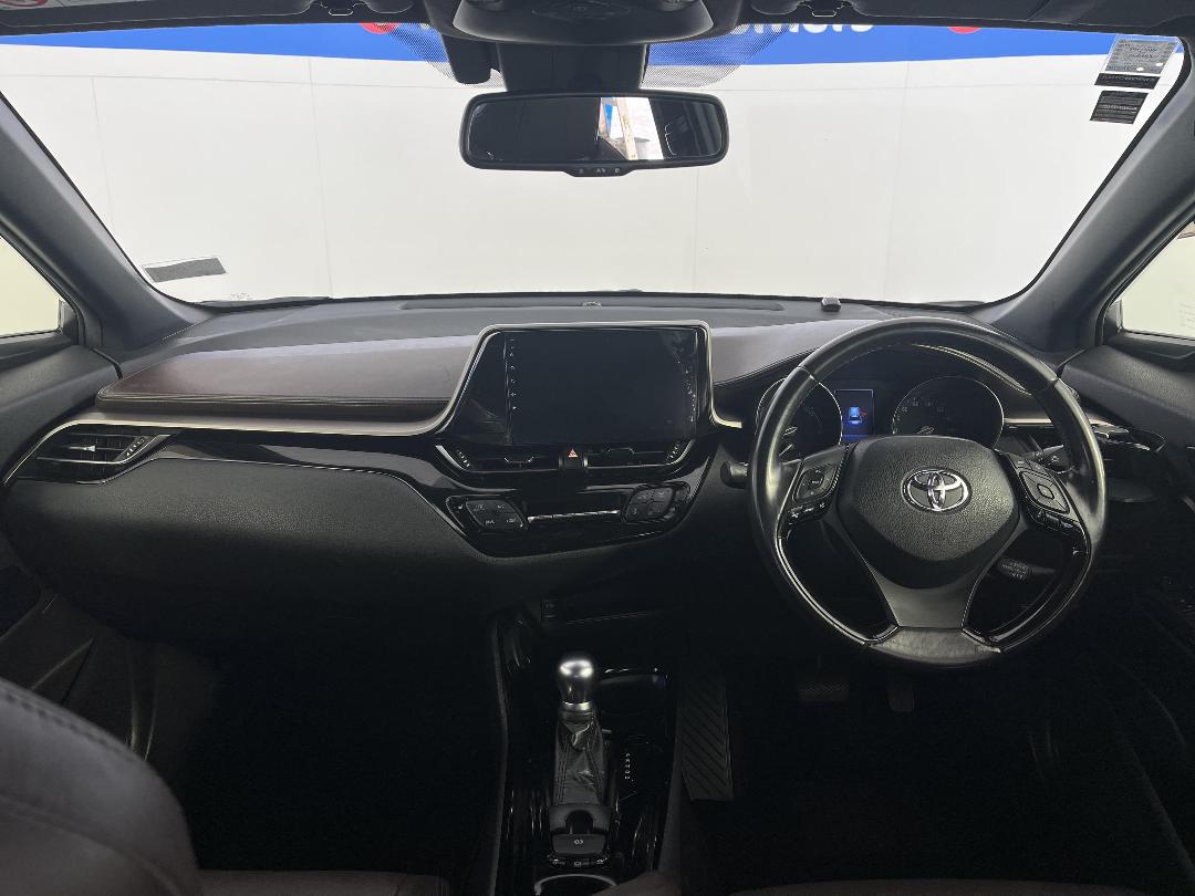 Photo '17' of Toyota C-HR Photo '17' of Toyota C-HR