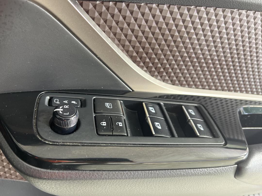 Photo '26' of Toyota C-HR Photo '26' of Toyota C-HR