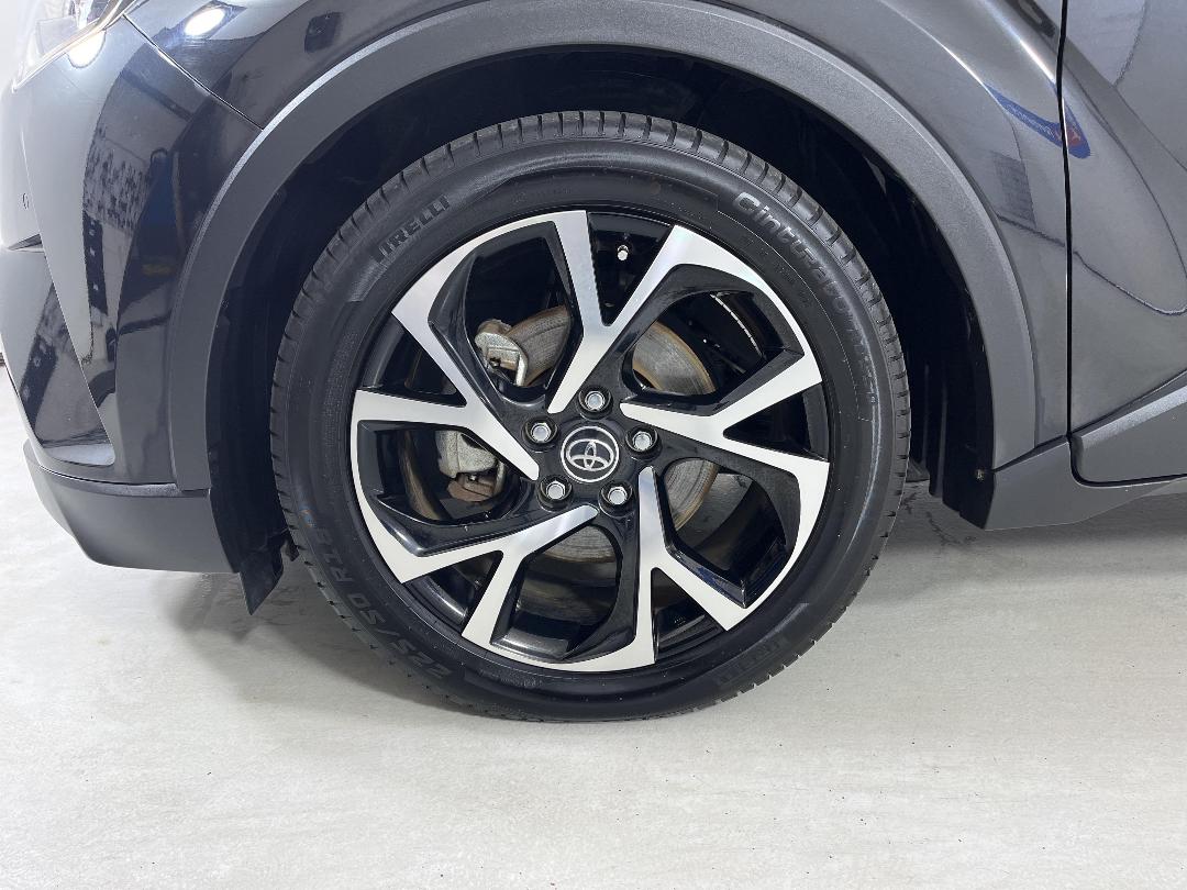 Photo '10' of Toyota C-HR