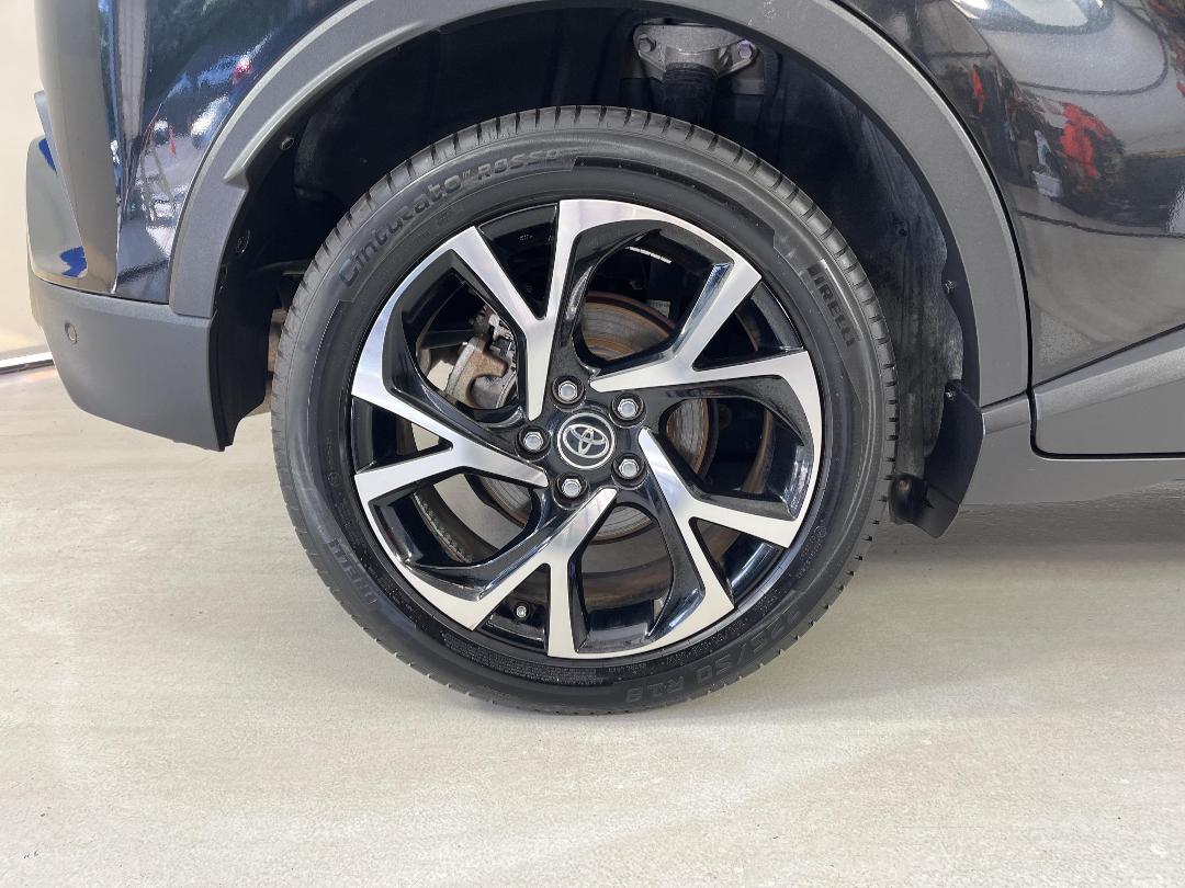 Photo '12' of Toyota C-HR