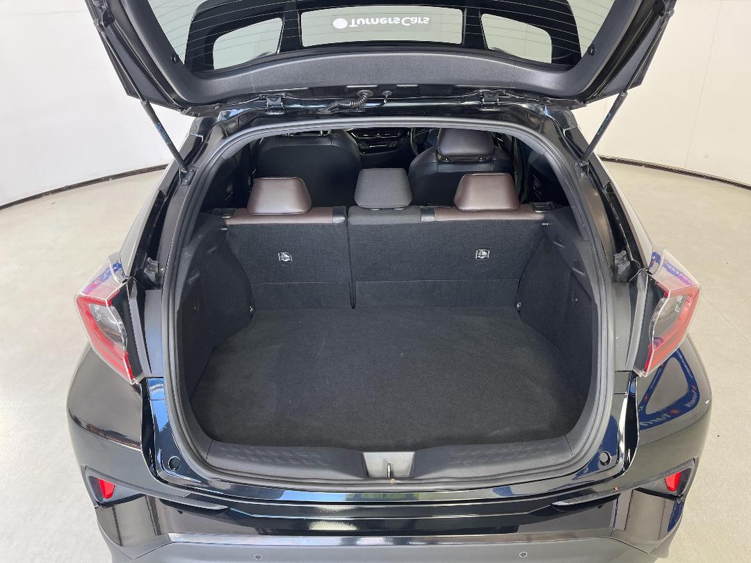 Photo '14' of Toyota C-HR