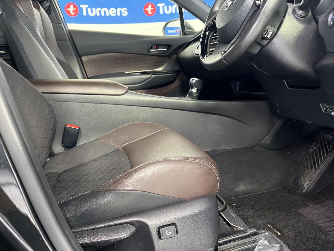 Photo '16' of Toyota C-HR