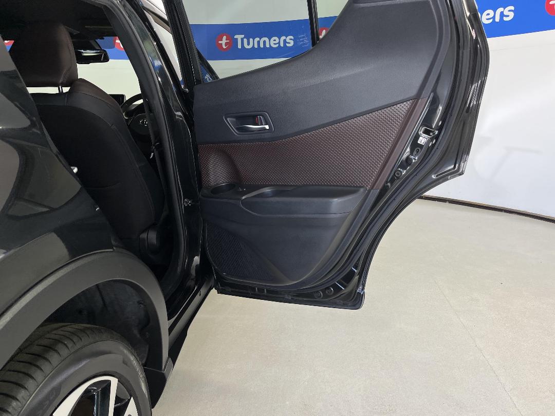 Photo '19' of Toyota C-HR