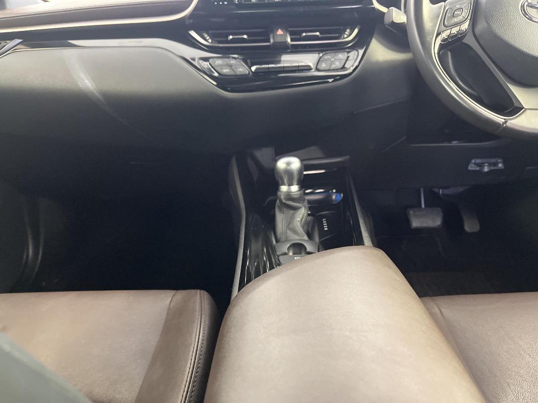 Photo '18' of Toyota C-HR