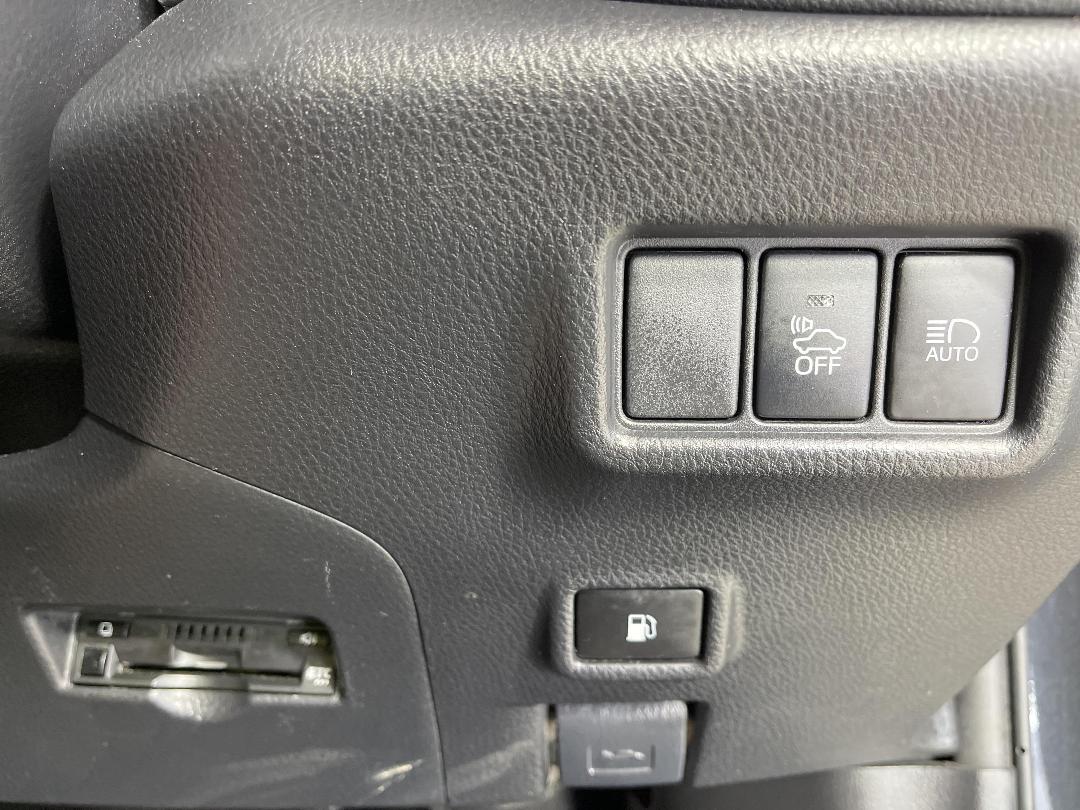 Photo '28' of Toyota C-HR