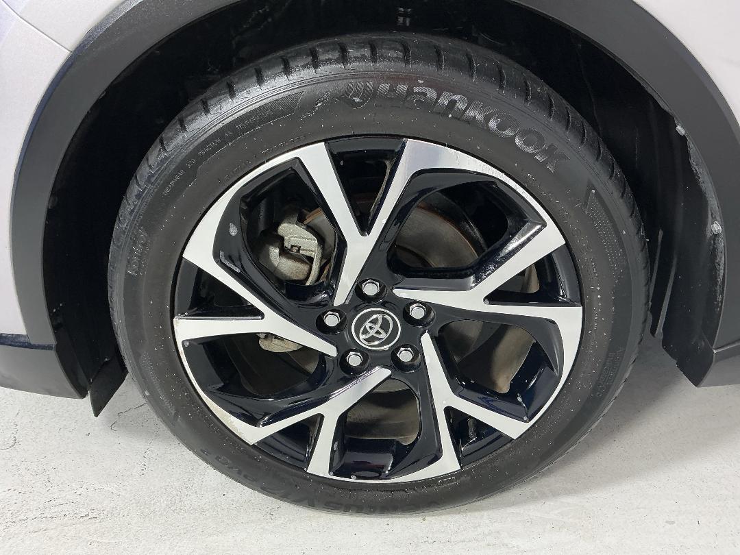 Photo '10' of Toyota C-HR Photo '10' of Toyota C-HR