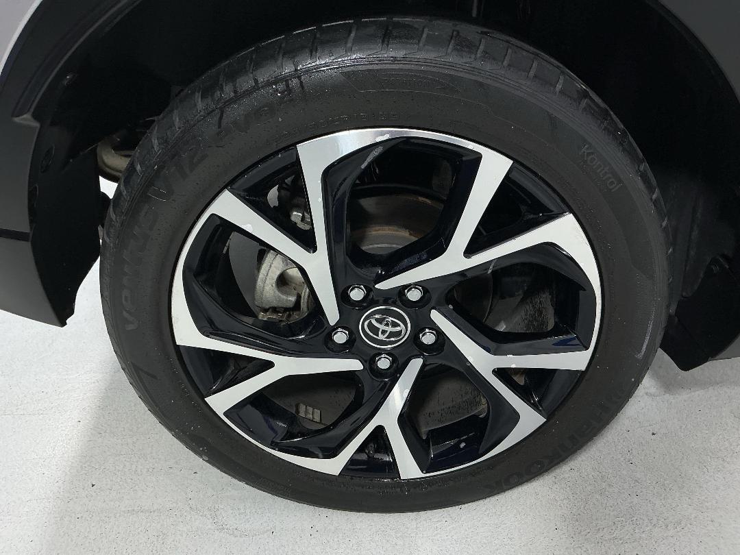 Photo '12' of Toyota C-HR Photo '12' of Toyota C-HR