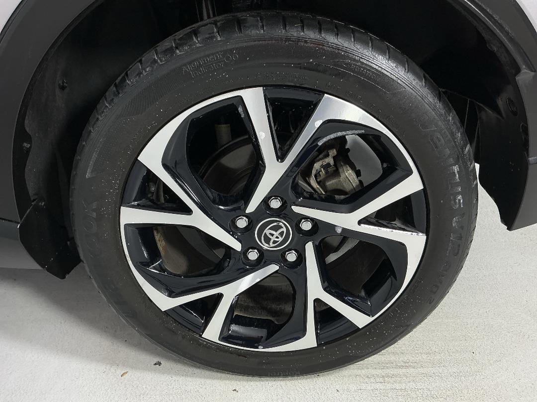 Photo '11' of Toyota C-HR Photo '11' of Toyota C-HR