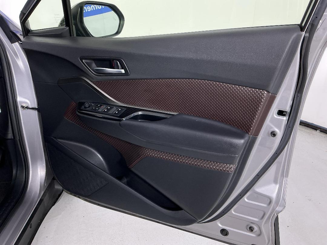 Photo '15' of Toyota C-HR Photo '15' of Toyota C-HR