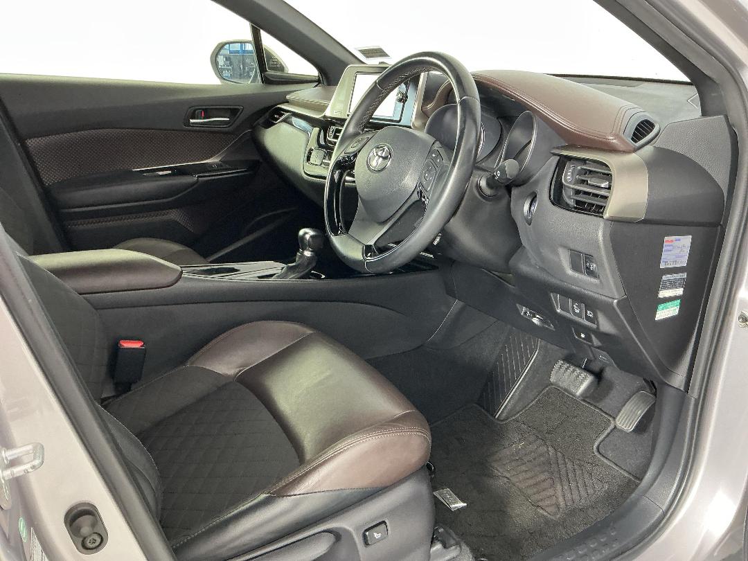 Photo '16' of Toyota C-HR Photo '16' of Toyota C-HR